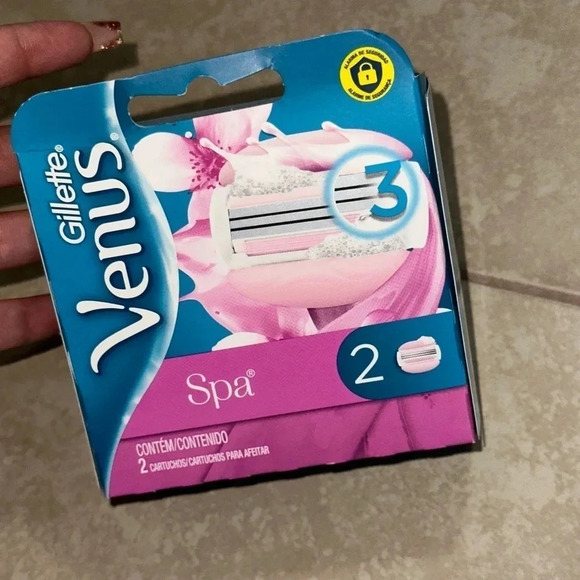 Gillette Venus Razor replacement - Picture 3 of 4